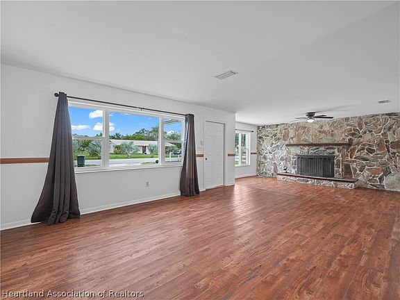 3rd image of 1621 Oak Ave
