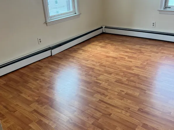 32-34 Dean St #3F, Woonsocket, RI 02895