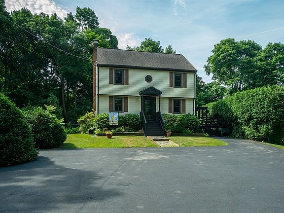 3rd image of 76 Vine St