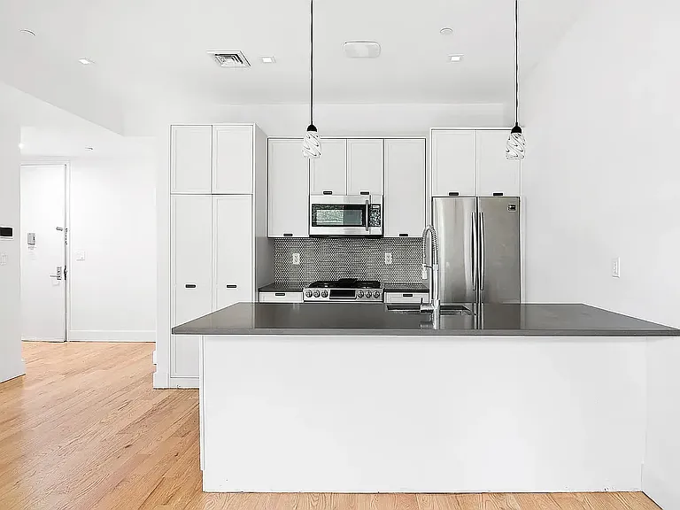 185 Schaefer St #1B — Photo 13