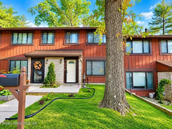 7 Stone Ln, Staten Island, NY 10314