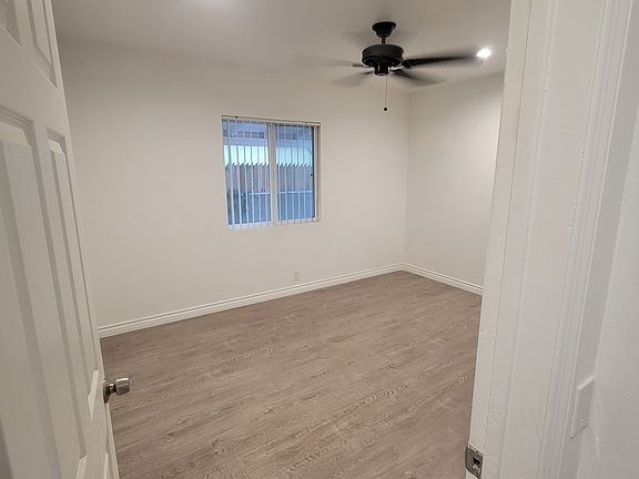 4th image of 1105 1/2 W 93rd St #1105-1/2