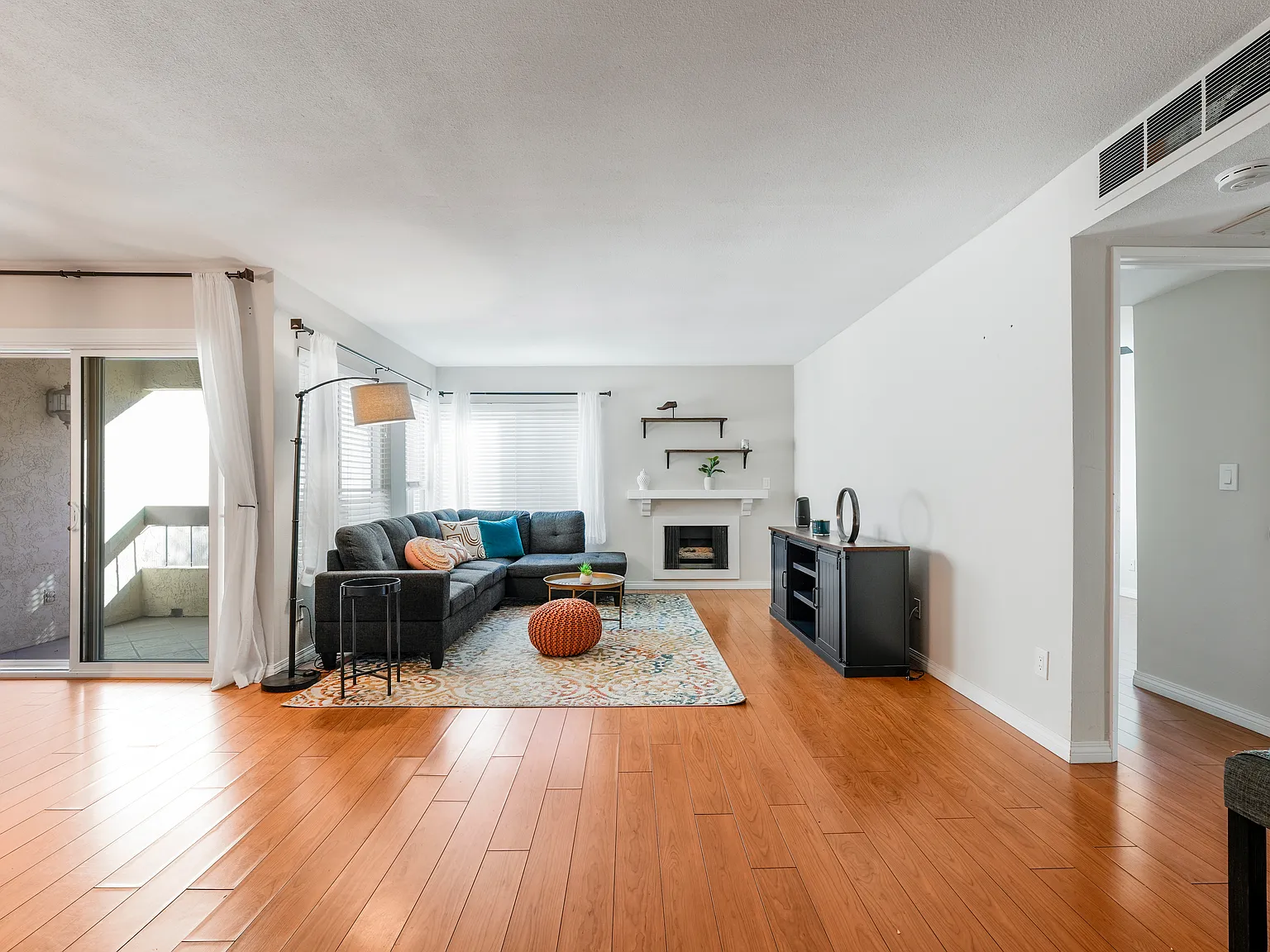 3 bed, 1279 sqft, $3,795 — Photo 1