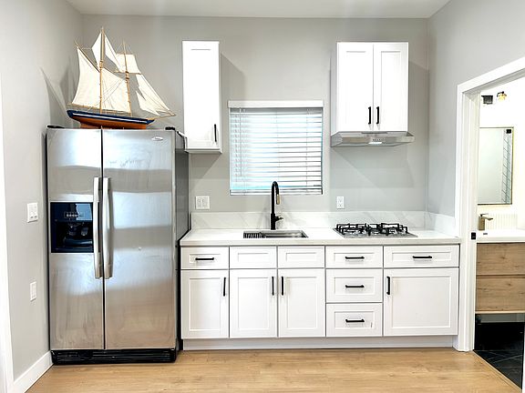 2nd image of 6256 Norwich Ave #6254