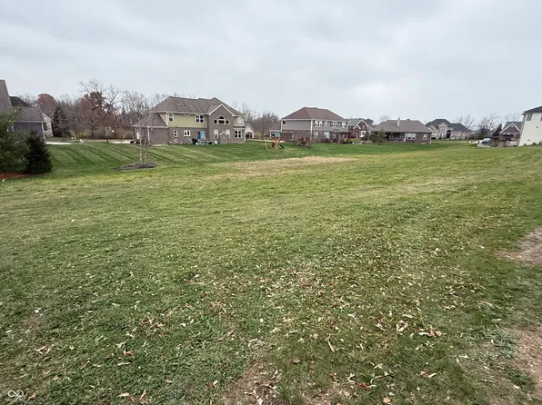 3747 W 121st St, Zionsville, IN 46077