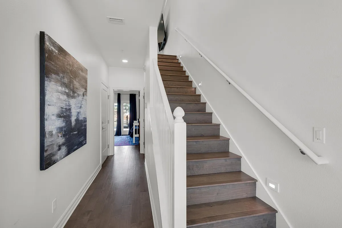 Building Photo - 314 W Romana St