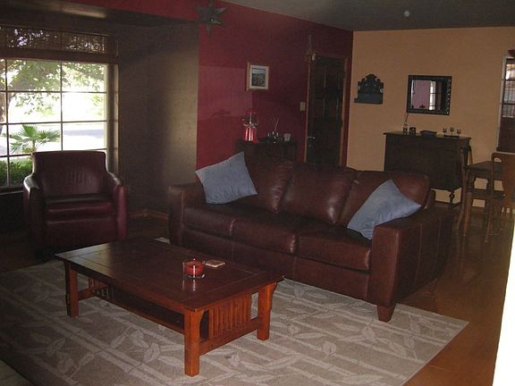another view of livin room