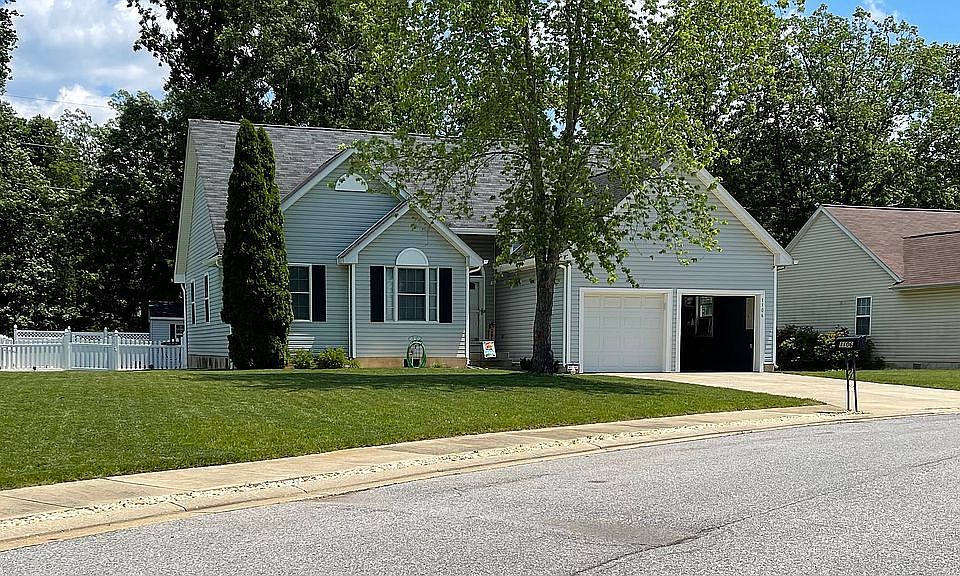 1st image of 1106 Station Dr
