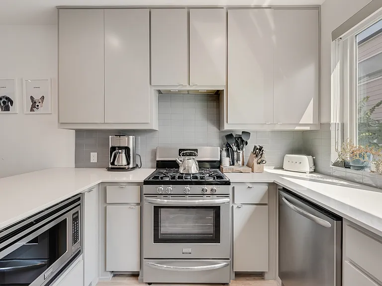 4705 Bryan St #302 — Photo 4