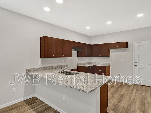 3rd image of 963 Palmetto St