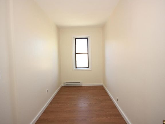 Nice size, can fit a full sized bed the long way and short w