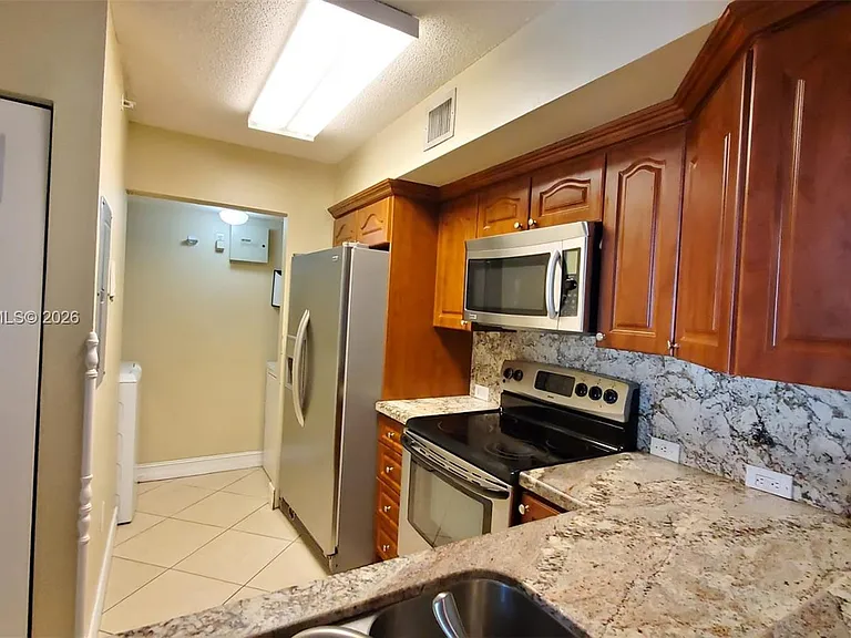 577 SW 111th Ln #203 — Photo 20