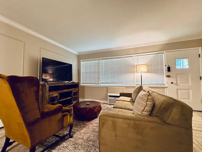 1001 N Harlem Ave #D — Photo 3