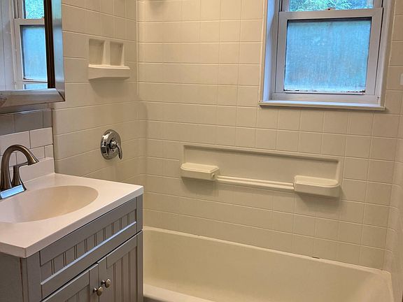 2nd image of 2306 Matthews Ave #2
