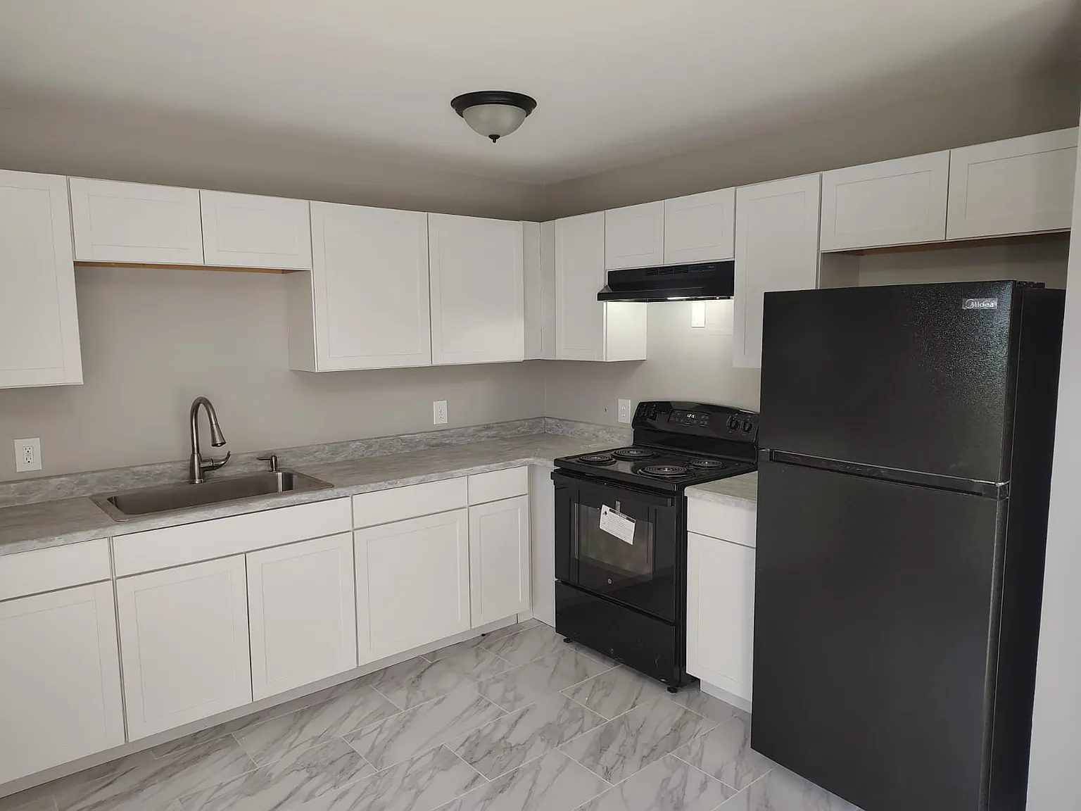 3 bed, 1.5 bath, 1340 sqft, $1,740 — Photo 2