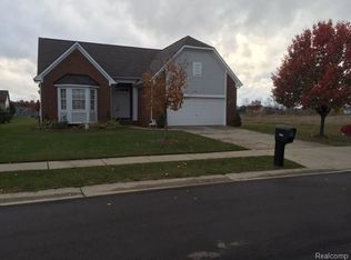 1319 Bluff Dr, Howell, MI 48843