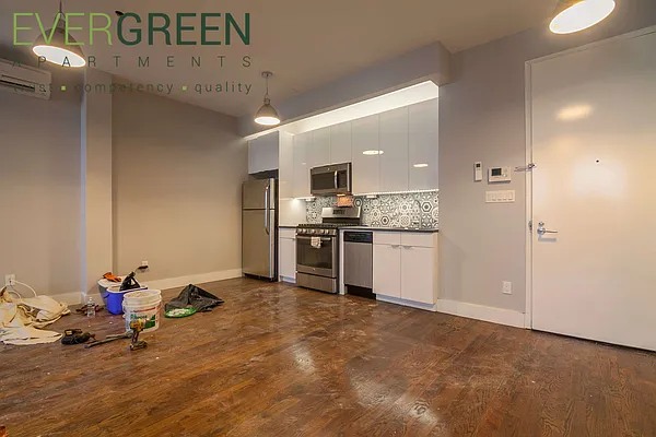Rented by Evergreen Apartments BK | media 2