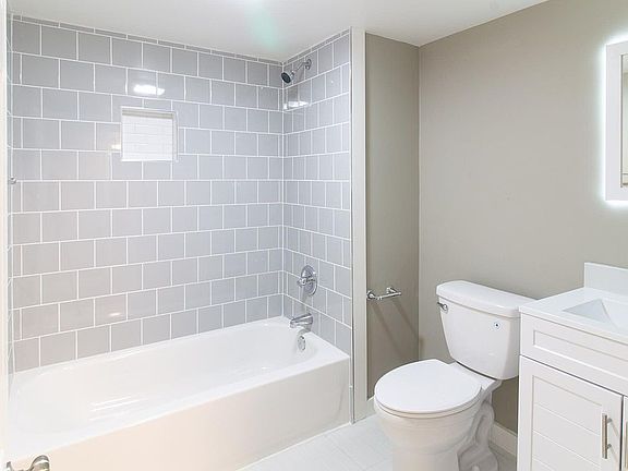 5th image of 831 NE 128th St #B