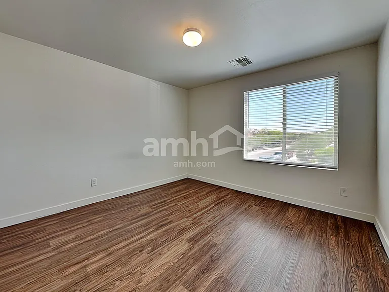 4206 S 105th Dr — Photo 20