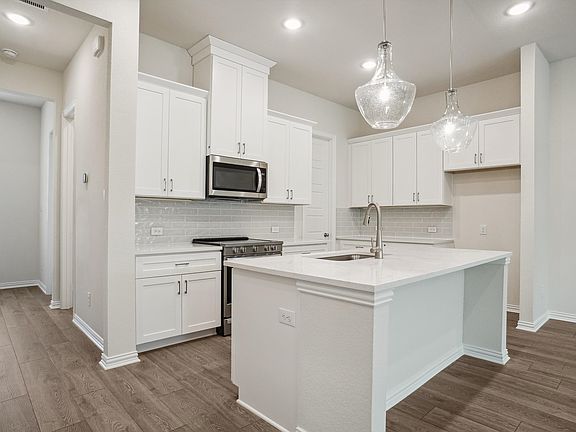 5th image of 2424 Merriweather Ln