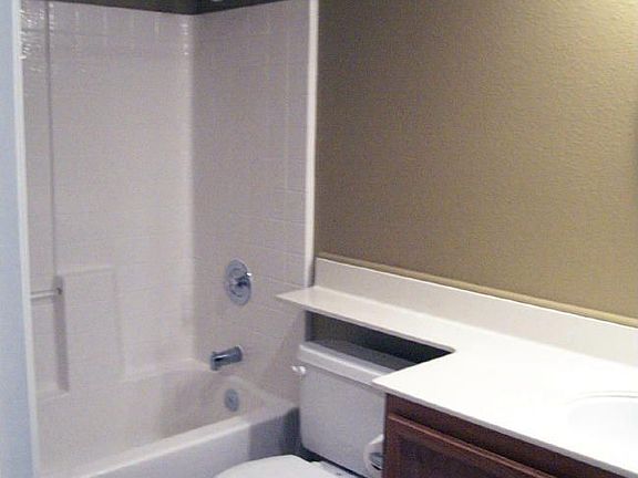 2nd image of 931 Laguna Ct