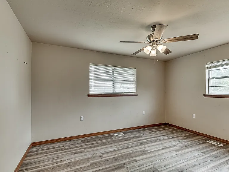 27115 Western Ave — Photo 4