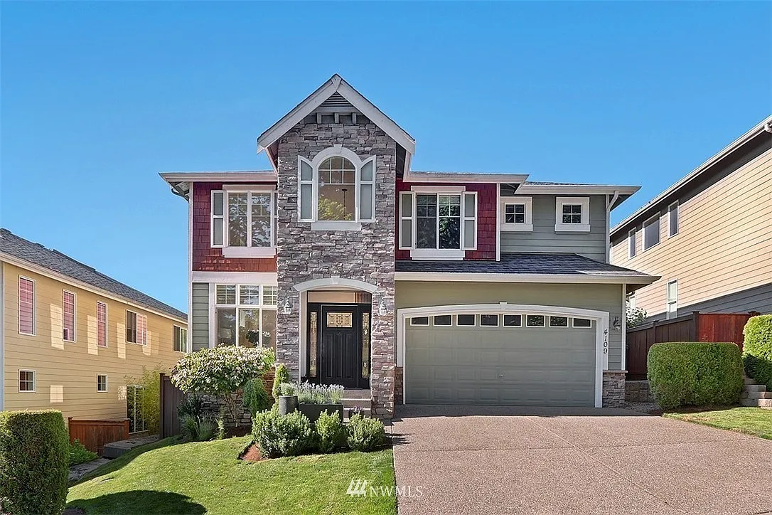 5 bed, 3259 sqft, $4,800 — Photo 1