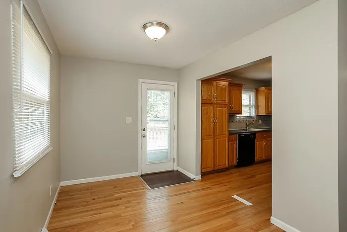 909 Ridge Dr — Photo 3
