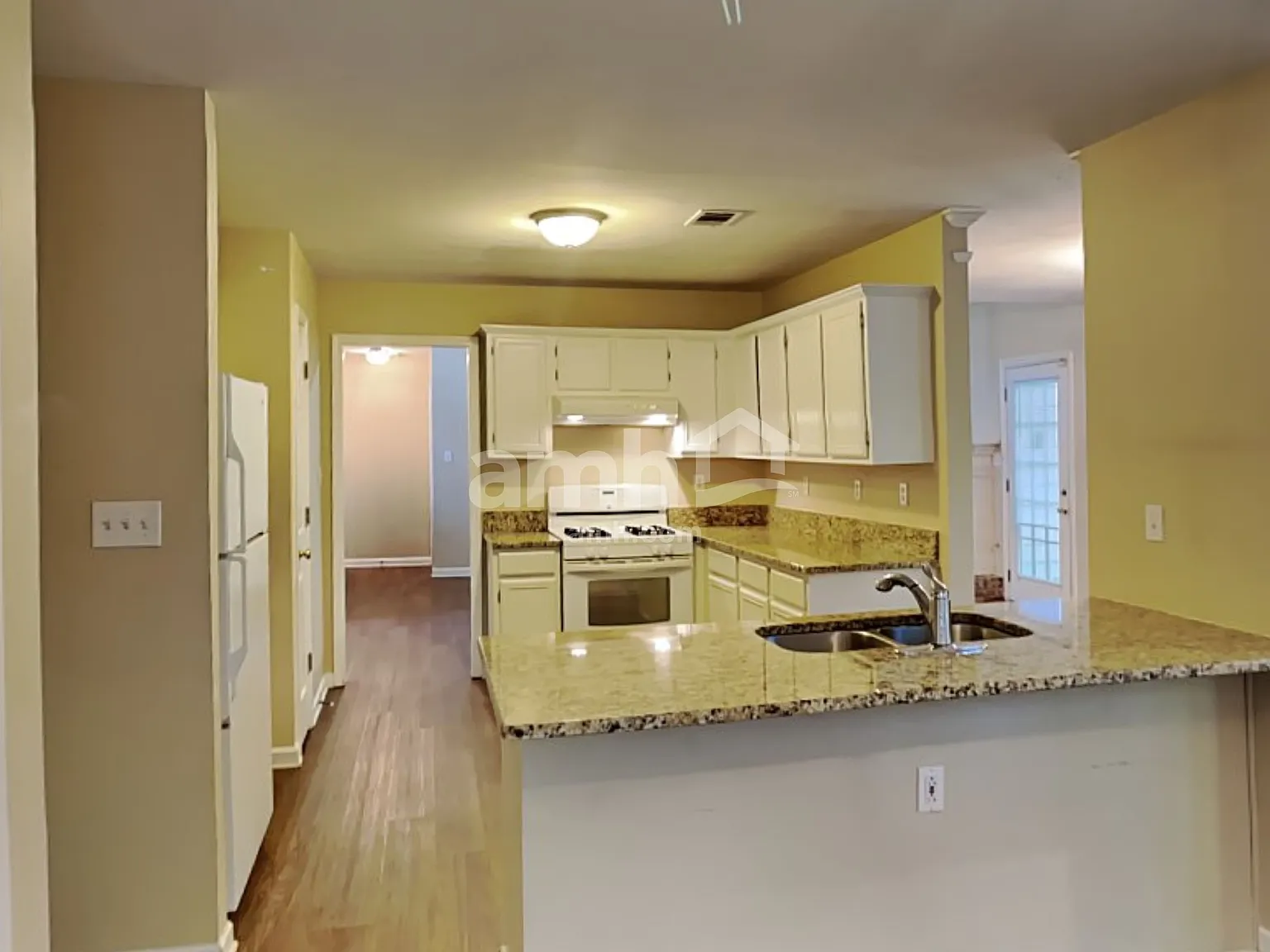 3 bed, 2.5 bath, 2164 sqft, $2,350 — Photo 3