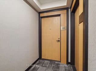 8 Tippett Rd #426, Toronto, ON M3H 0E7