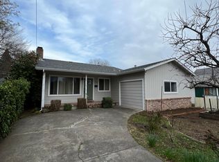 708 College St, Healdsburg, CA 95448