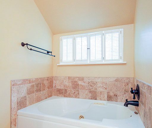master bath w/ whirlpool tub