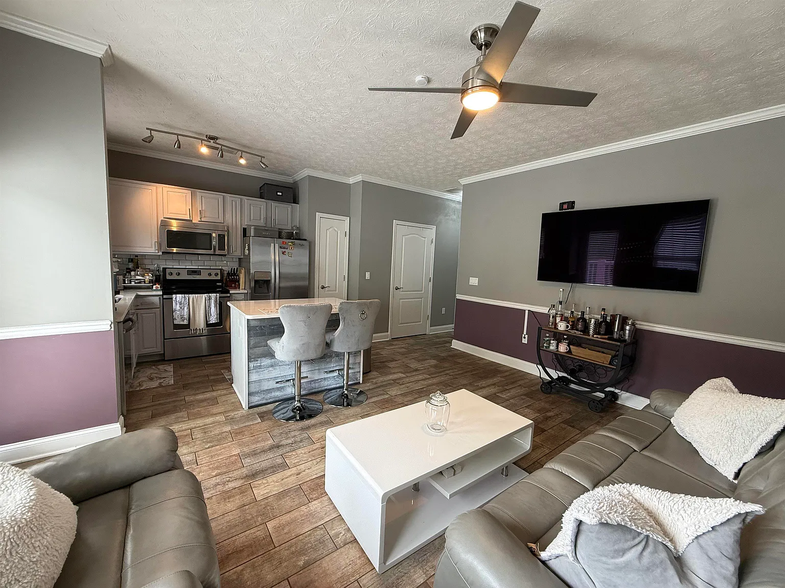 3 bed, 3.5 bath, 1316 sqft, $2,200 — Photo 2