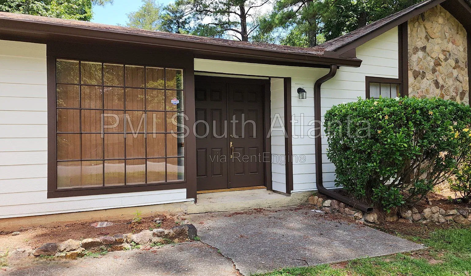 3 bed, 2.0 bath, 1308 sqft, $1,575 — Photo 2