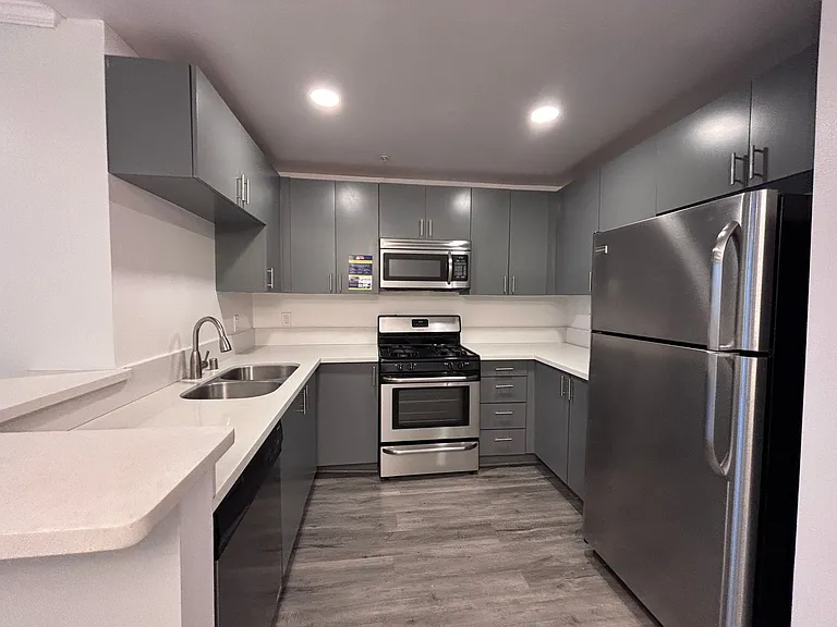 1223 Federal Ave — Photo 17
