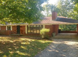 100 Loyola Ln, Oak Ridge, TN 37830