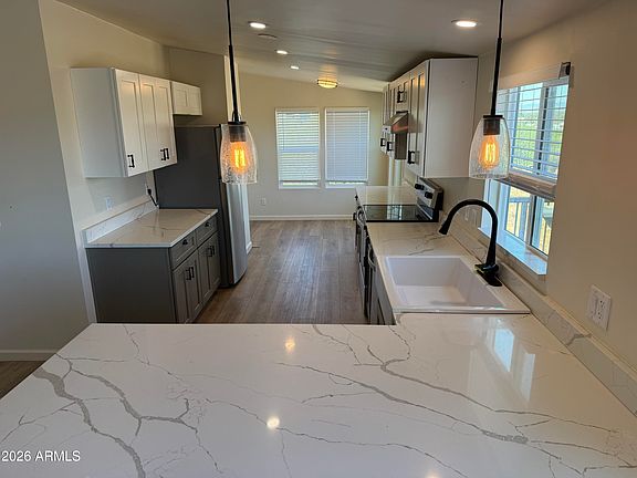3rd image of 475 WALNUT SPRINGS --