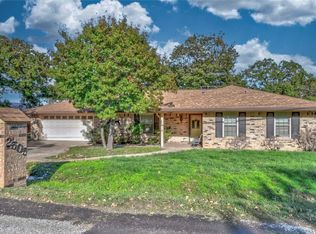 2505 Oaks Dr, Granbury, TX 76049