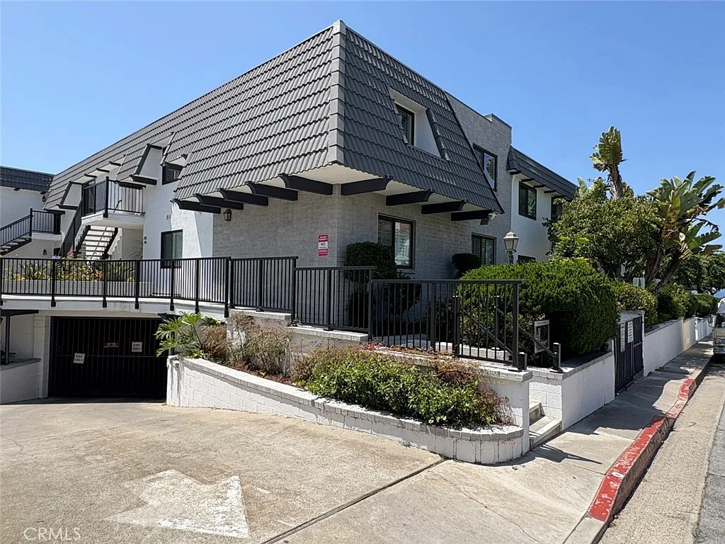 2 bed, 1171 sqft, $4,385 — Photo 1