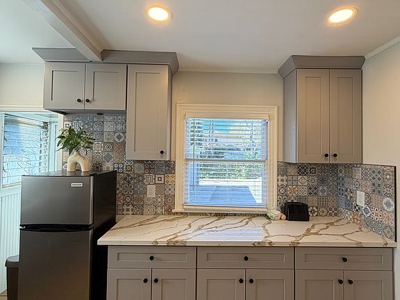 4th image of 641 N Madison Ave #629