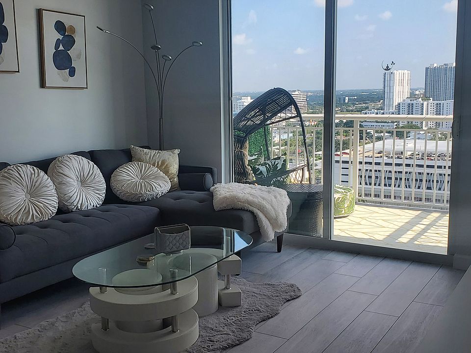 1st image of 275 NE 18th St Penthouse 10