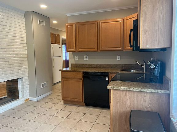 4th image of 9 Furrow Ln