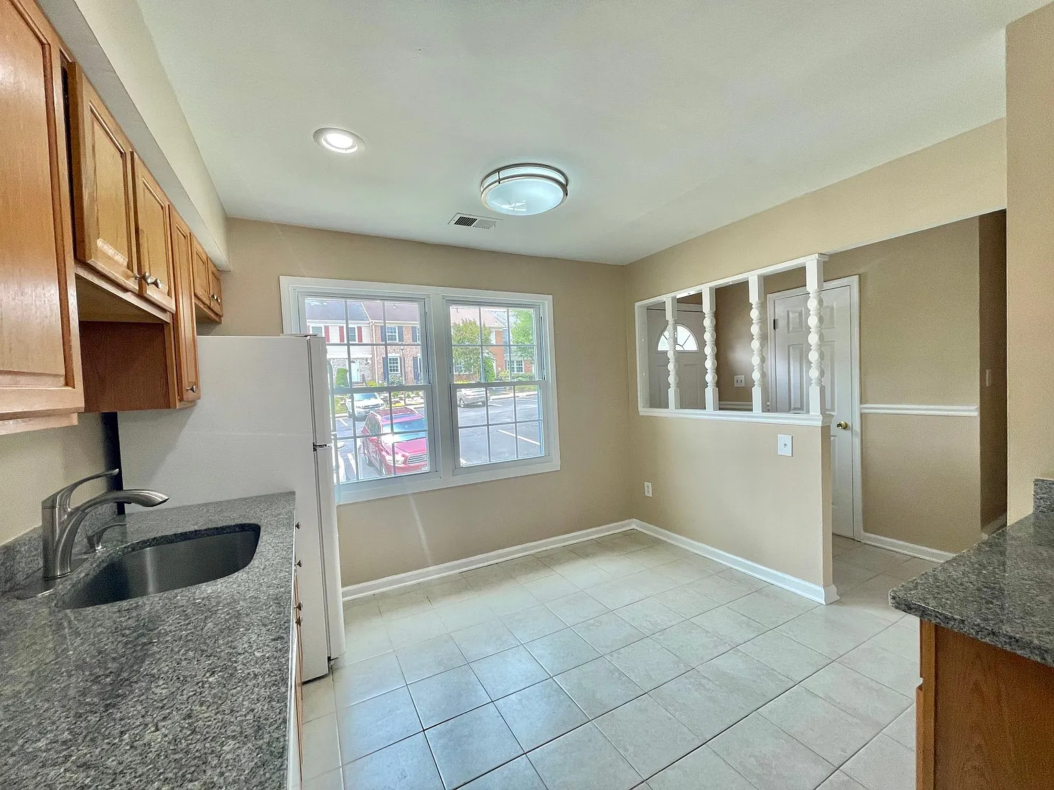 2090 Pilgrim Dr — Photo 3