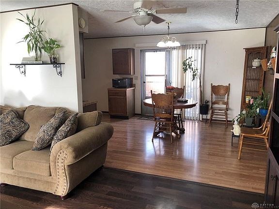 3rd image of 486 Mayfield Ct