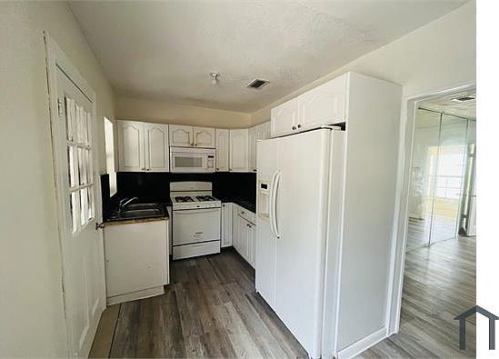 3rd image of 5523 NW 21st Ave