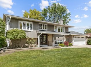 50 Kendal Rd, Elk Grove Village, IL 60007