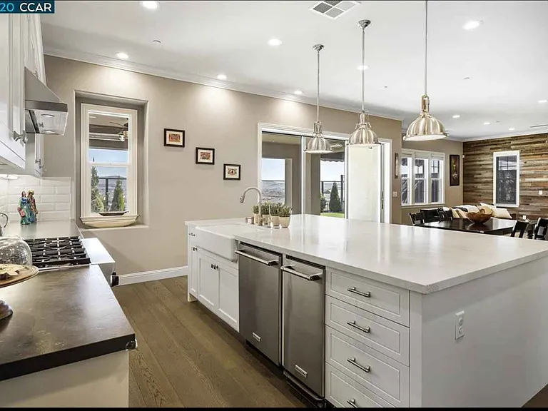 2049 Elderberry Dr — Photo 10