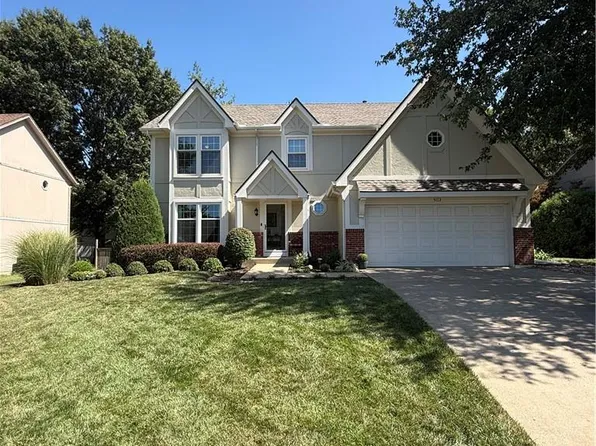 5113 Woodsonia Dr, Shawnee, KS 66226