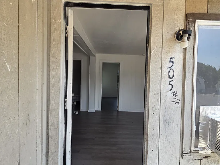 505 E 44th St #22 — Photo 2