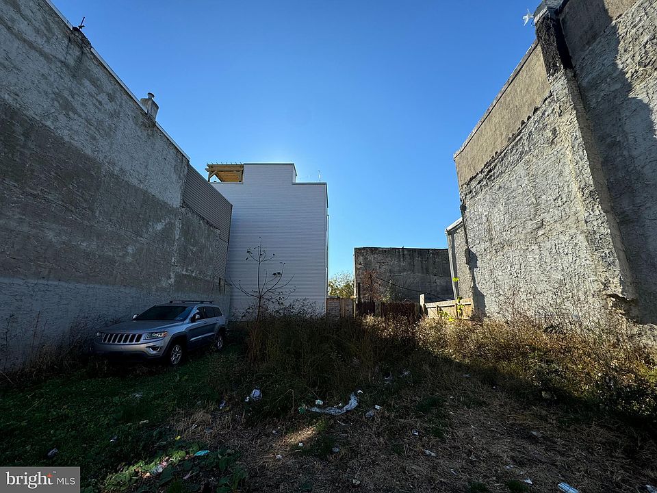 2nd image of 404 Diamond St